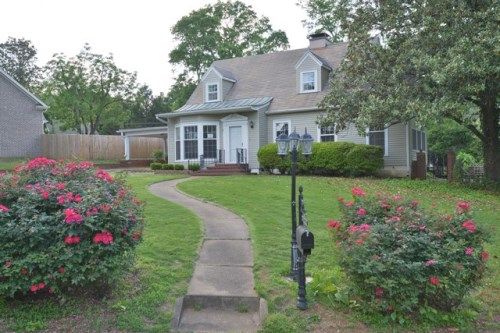 816 Riverview Dr, Florence, AL 35630