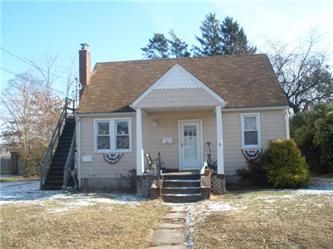 57  Cedar Ave, Farmingdale, NY 11735