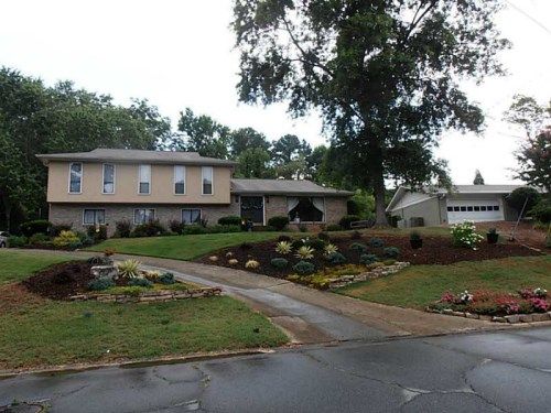 300 Meadowood Drive, Roswell, GA 30075