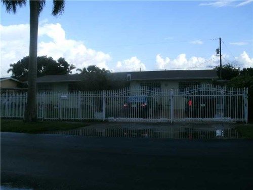 584 W 46 PL, Hialeah, FL 33012