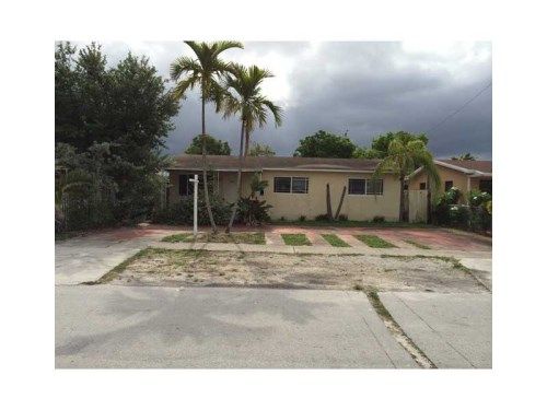 4599 E 9 LN, Hialeah, FL 33013