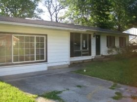 27 Columbian Ave, Bluffton, IN 46714