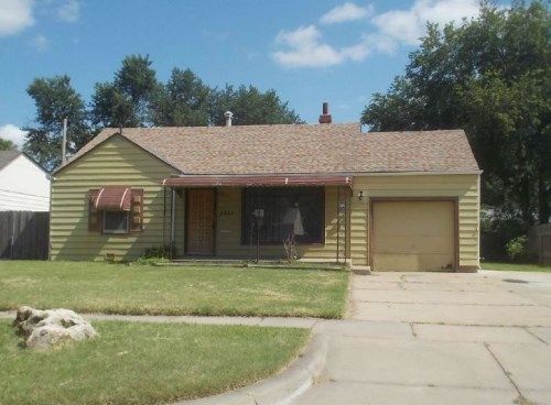 2321 E Menlo Dr, Wichita, KS 67211