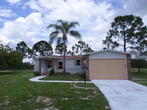 10016 Bardmoor Ct, North Fort Myers, FL 33903