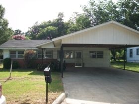 307 SE Ave L, Idabel, OK 74745