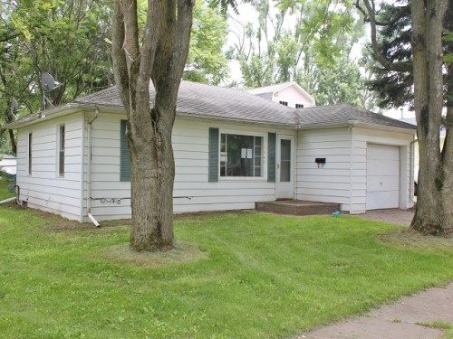 1040 Granger St, Fenton, MI 48430