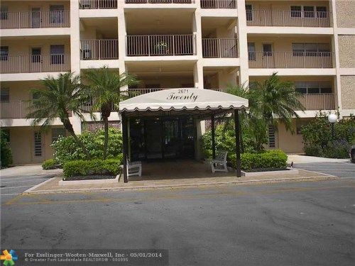 2671 S Course Dr # 303, Pompano Beach, FL 33069