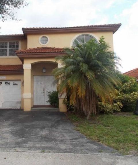 8557 Nw 196 Terrace, Hialeah, FL 33015