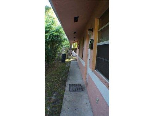 806 SW 7 TE, Hallandale, FL 33009