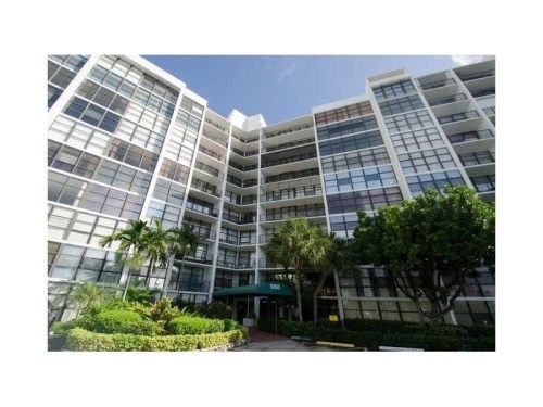 1000 PARKVIEW DR # 811, Hallandale, FL 33009