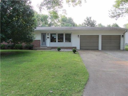 2432 Saint Roberts Ln, Saint Charles, MO 63301