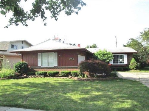 19827 Salisbury St, Saint Clair Shores, MI 48080