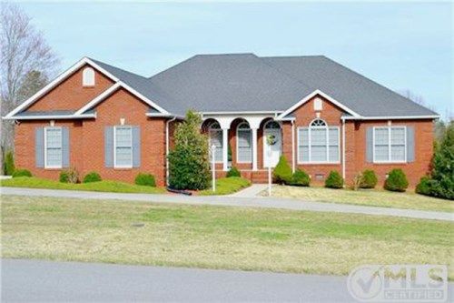 584 Golf Club Dr, Smithville, TN 37166