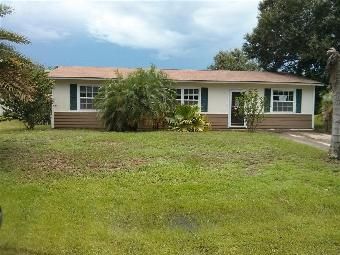 1065 Blossom Dr, Sebastian, FL 32958