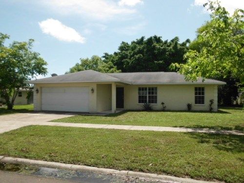 1115 Ridgeway Dr, North Fort Myers, FL 33903