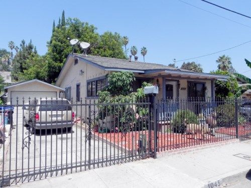 1045 Farnam, Los Angeles, CA 90042