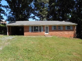 1220 Craigmont Dr, Lynchburg, VA 24501