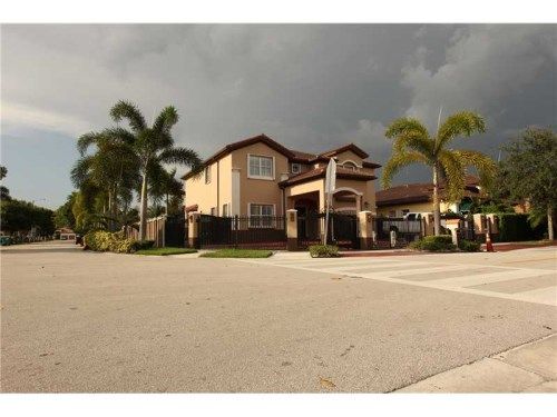 9063 NW 178 LN, Hialeah, FL 33018