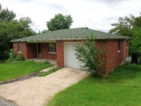 706 E Jefferson Str, Linn, MO 65051