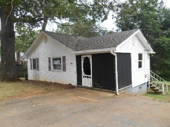 373 Hoyt St, Cornelia, GA 30531