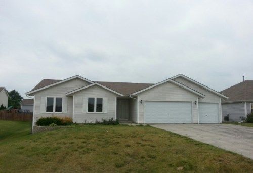 11004 Jasmine Dr, Roscoe, IL 61073