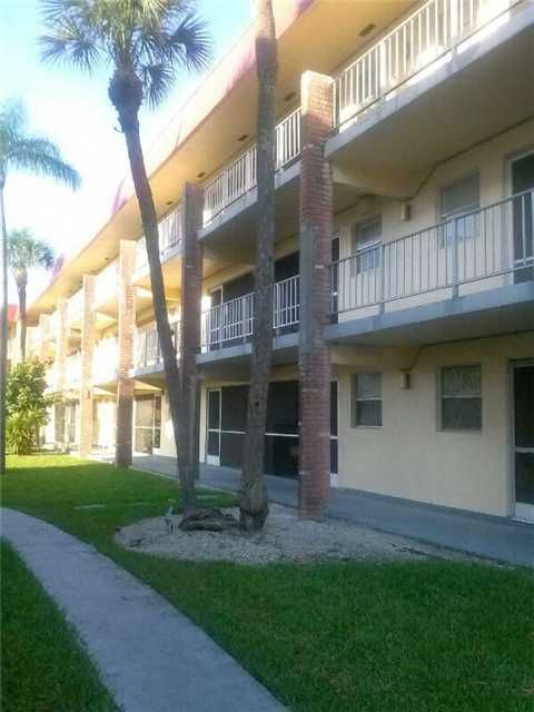 270 LAYNE BL # 215, Hallandale, FL 33009