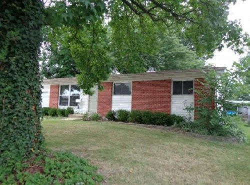 2245 Patterson Rd, Florissant, MO 63031