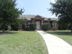 905 Hillside Circle, Justin, TX 76247