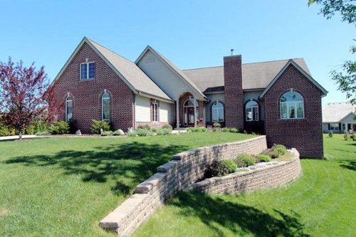 W170N7712 Trails End Ct, Menomonee Falls, WI 53051