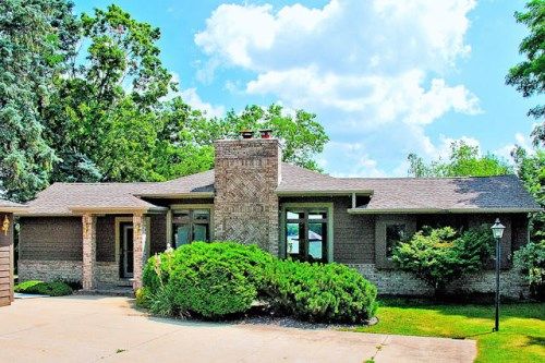 W393N5812 Mary Ln, Oconomowoc, WI 53066