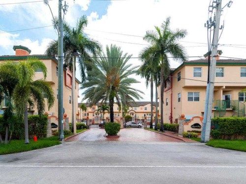 955 NW 82 AV # 215-C, Miami, FL 33126