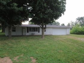 1074 Center St, Martinsville, IN 46151