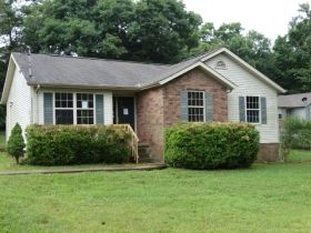 122 Batey Circle, Dickson, TN 37055