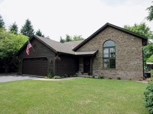 W299S5709 Windcrest Dr, Waukesha, WI 53189