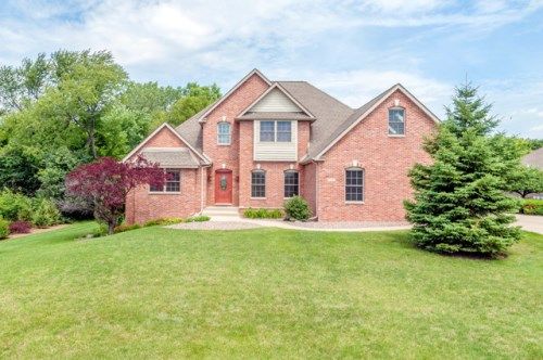 520 Pheasant Ridge Ln, Fontana, WI 53125