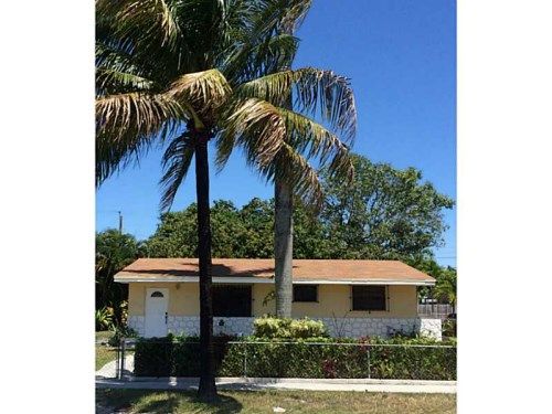 1045 W 33 PL, Hialeah, FL 33012