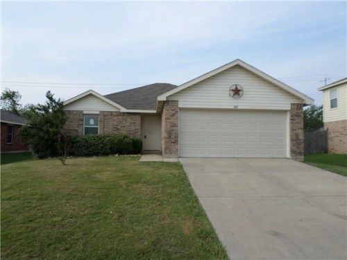 300 Deer Run Dr, Sanger, TX 76266