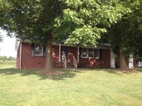 403 West Street, Gleason, TN 38229