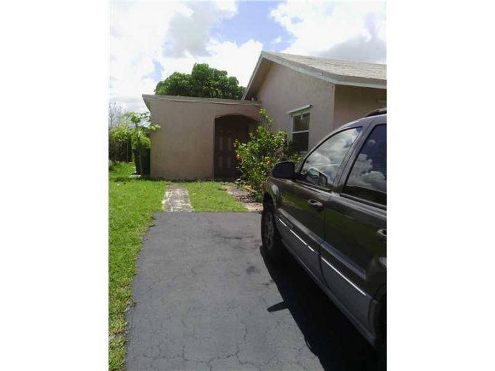 7614 NW 68 WY, Fort Lauderdale, FL 33321