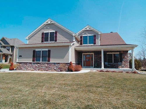 1122 Colonial Dr, Hartland, WI 53029