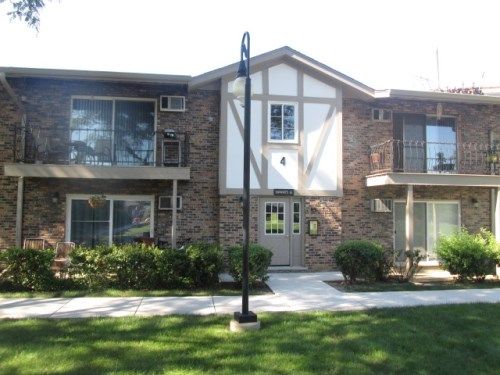 16w471 79th St Apt 202, Willowbrook, IL 60527