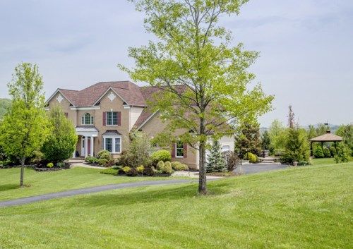 25 Woodrun Court, Easton, PA 18042