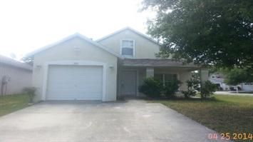 301 Summer Sails Dr, Valrico, FL 33594