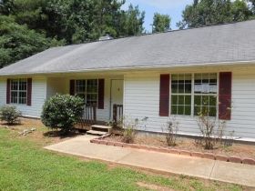 365 Tussahaw Point Dr, Jackson, GA 30233