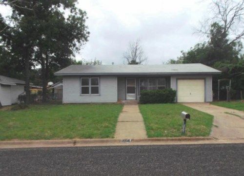 1404 Avenue C, Graham, TX 76450