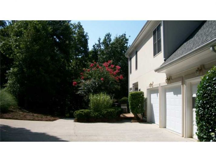 8285 Sentinae Chase Drive, Roswell, GA 30076