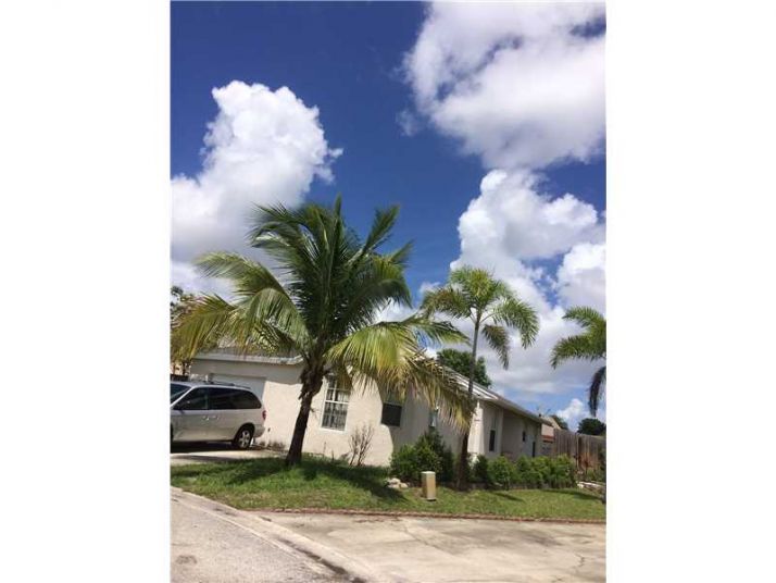 2441 SW 82 TE, Hollywood, FL 33025