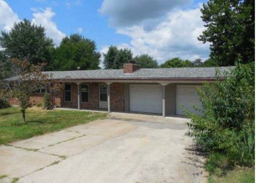 423 Sunset Strip, Eldon, MO 65026