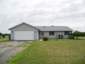 62 Chapman Lake Dr, Warsaw, IN 46582