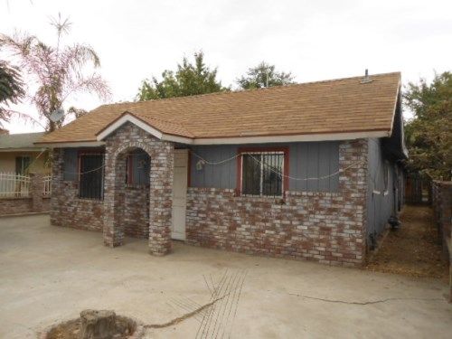 190 E Gibbons Avenue, Porterville, CA 93257